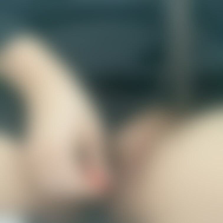 真夜中にクリキャップでクリトリス肥大中🤣www
早くプックリ膨らんだ超敏感なクリトリスになぁ〜れ💗