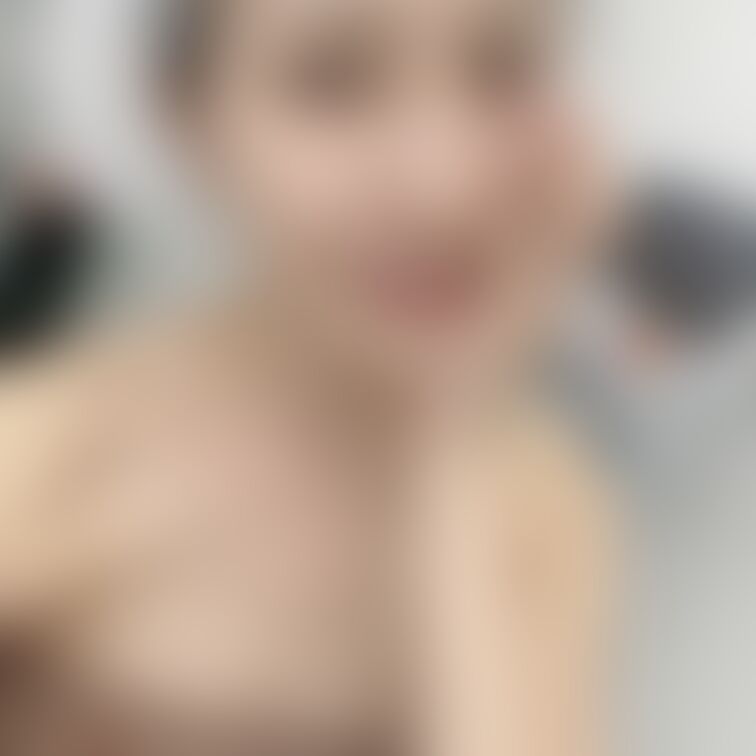 お肌のメンテナンスの先生を待っているところです😈💦
キャップが少し大袈裟です🤣🤣

結構痛いらしく、怯えています、