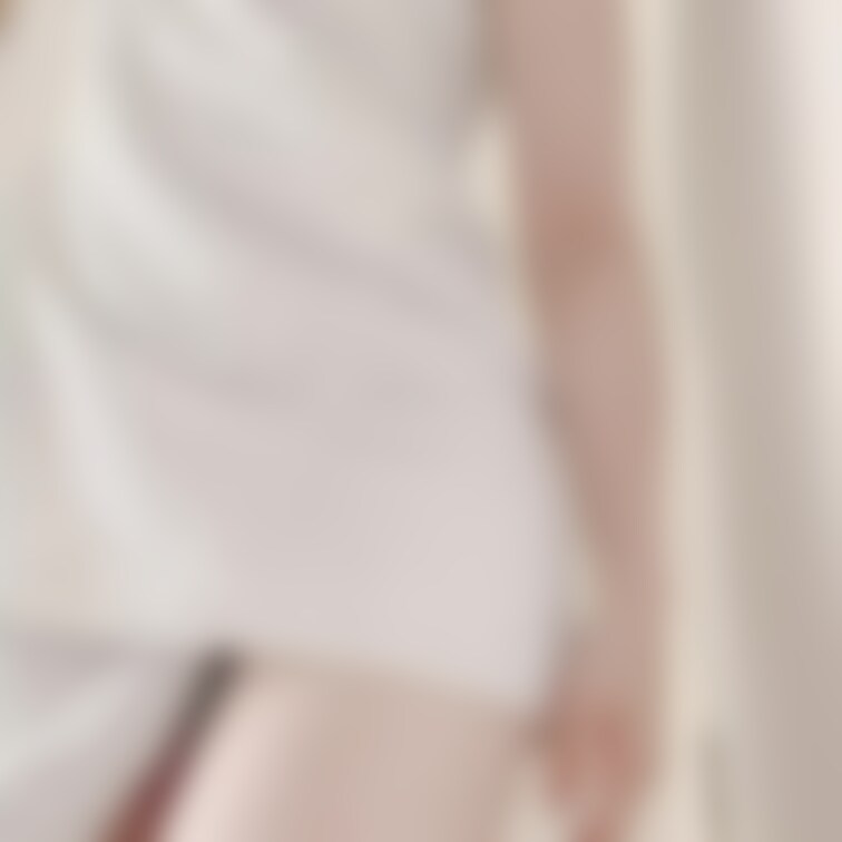 バスタオルを取っていきます‪*ˊᵕˋ*

お風呂上がりです♡

白いバスタオルの下はもちろん何も付けてません♡