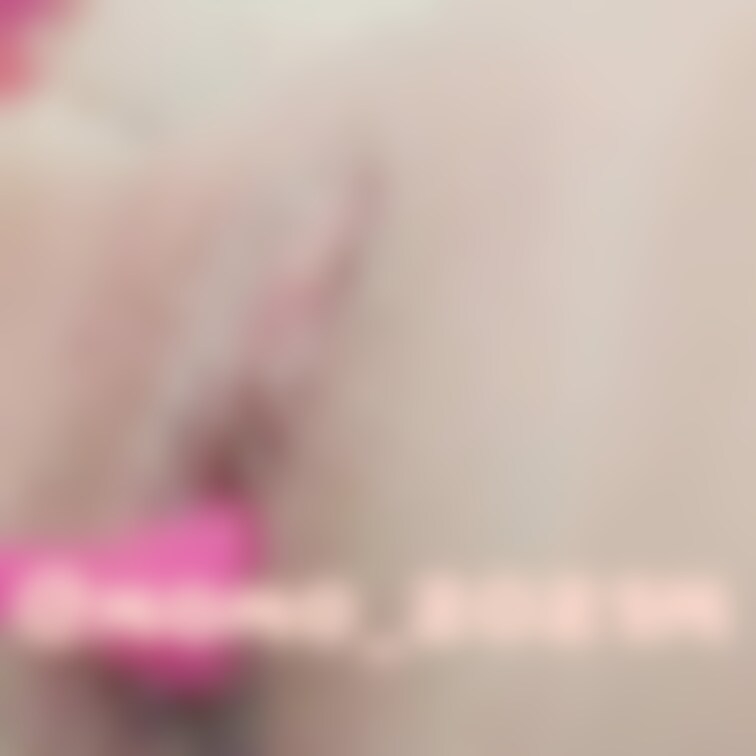 バイブ＆吸うやつを使っておなにーでイっちゃう動画です(*´ω`*)※4分35秒
あなをバイブにいじめられながらくりに吸