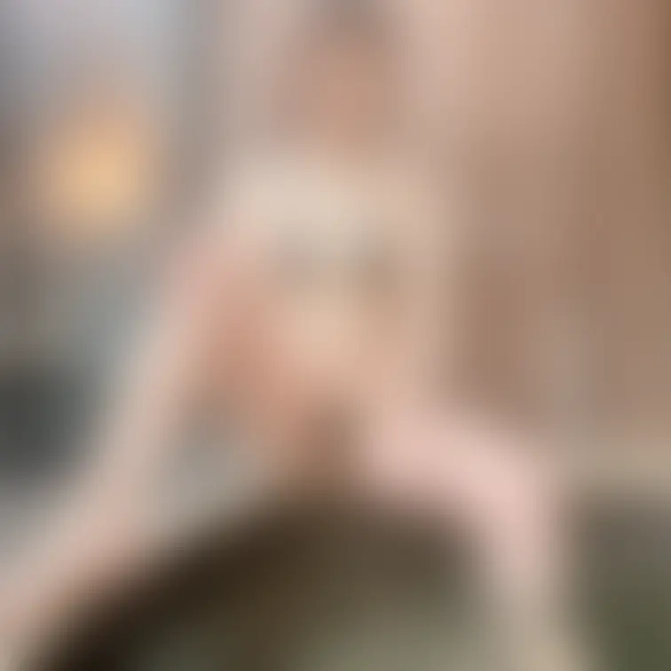 【温泉】初めてマイクロビキニ着せられちゃった女子大生
初めましてなのにまさかのマイクロビキニの提案に驚き動揺しちゃ