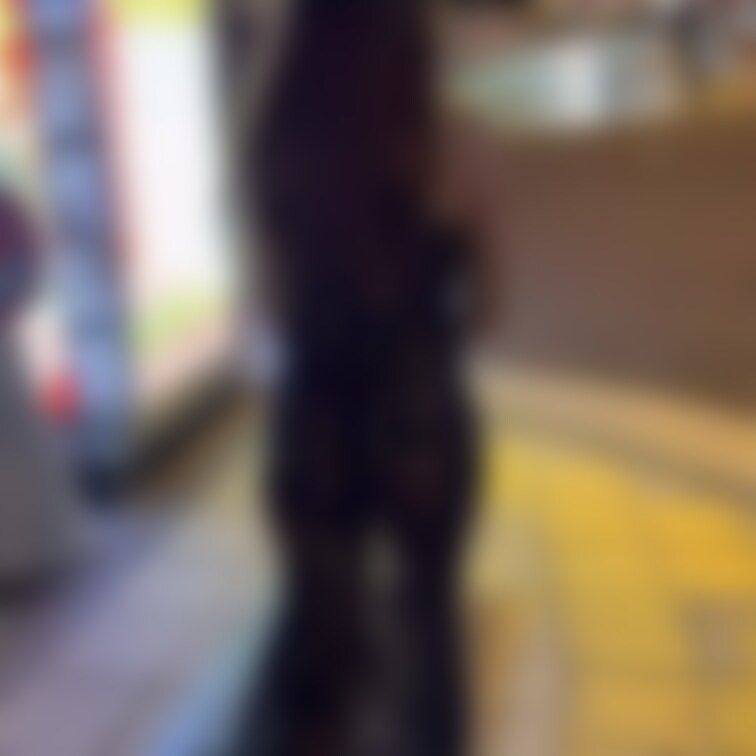 スケスケのドレスを着て繁華街を散歩してみました🥰💕
人がいっぱいいる中でかなり頑張ったと思います😘💓
カメラの後ろに
