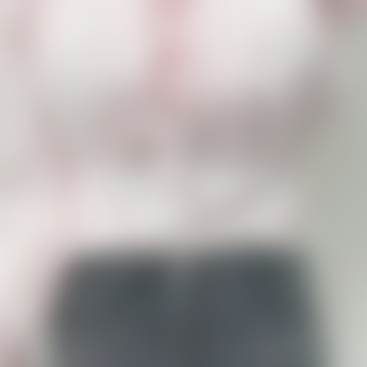 ピンクでふりふりなブラウス