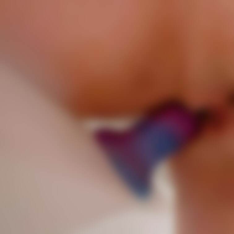 青ディルドをパクパク🌹