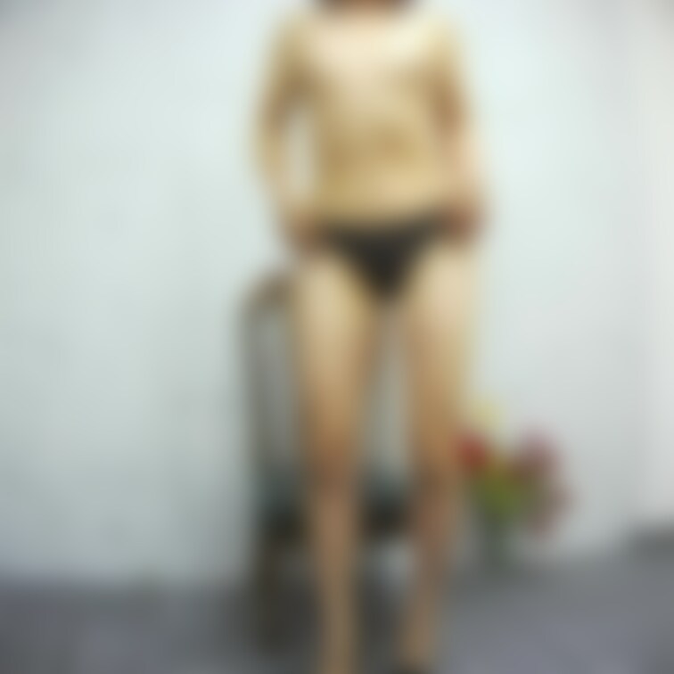 パンツ姿でダンス？？

撮影会の控室で
こんなことして一人遊び(笑)

このあと
スタッフが入ってきて…
