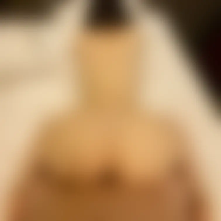 この巨尻をバック時に眼前にした時に身震いしました。
SEXレス人妻と知り、更にビックリしました。
ちなみに職場で