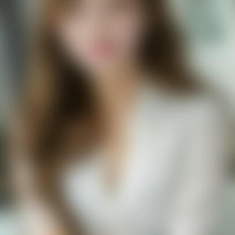 お仕事で打ち合わせがある時は白シャツも着るよ🐱
デートとかでも着るかも♡