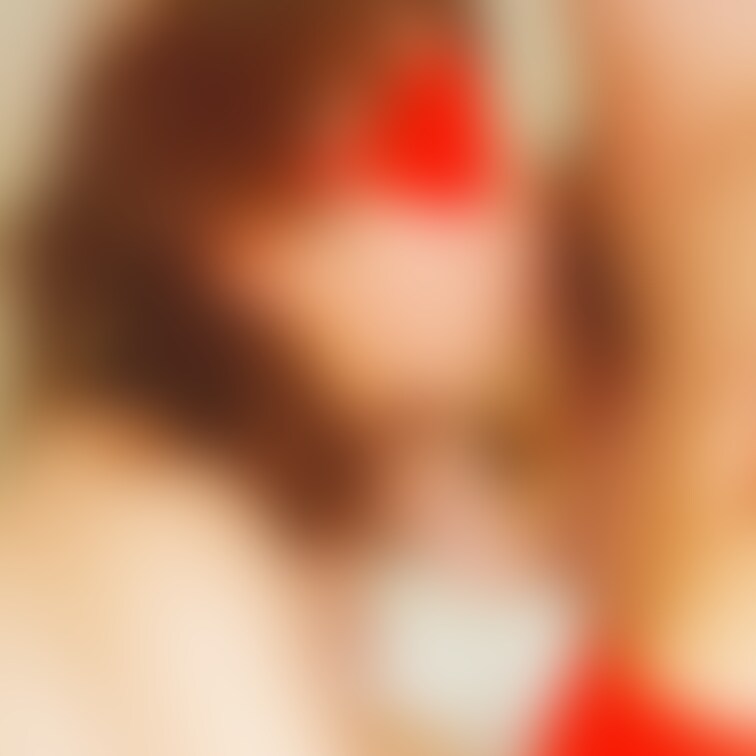 頭を押さえられ喉奥まで入れられてもしっかり奉仕する麻衣ちゃん。もちろん玉も裏筋も吸い付いて舐めまわします。