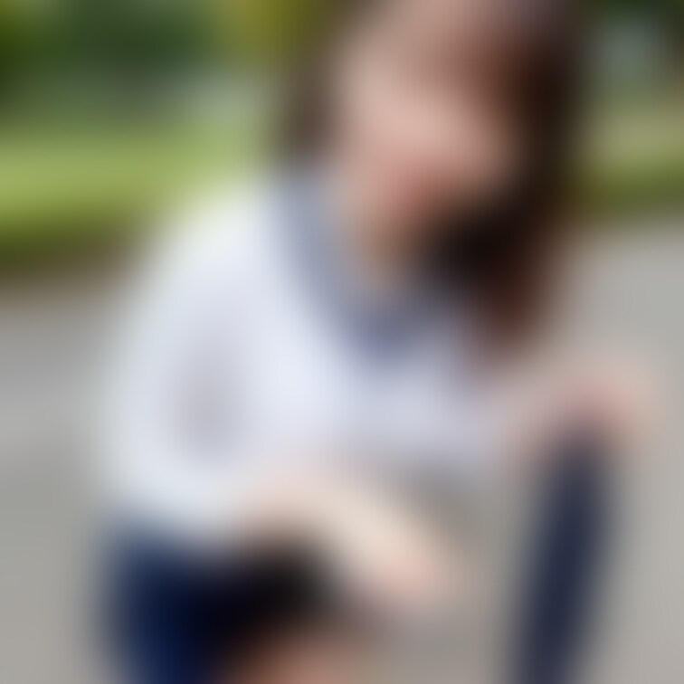 ムレムレの靴下の匂い嗅ぐ？