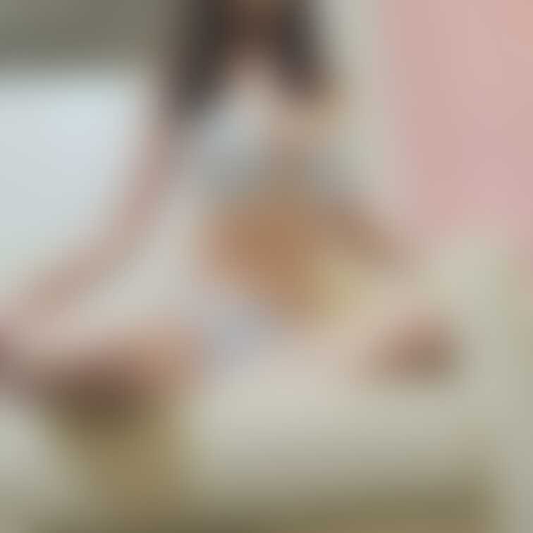先日投稿した下着の色ちがいです
お尻が小さいのでフルバックの方がいいとの意見が…
皆さんどちらがお好きですか?
