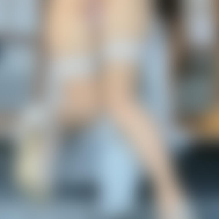 スカートをたくしあげて。後ろからされたい気分…💗

クロッチを優しくなぞられたい…꒰ᐢ⸝⸝⸝⸝ᐢ꒱
