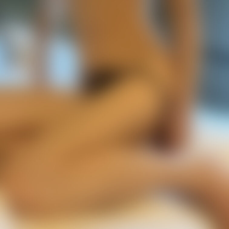 今晩はどこまで脱いでほしい？

ファンの方が多くなってくるともっと見て欲しくなりますね笑
見られている快感を覚えて