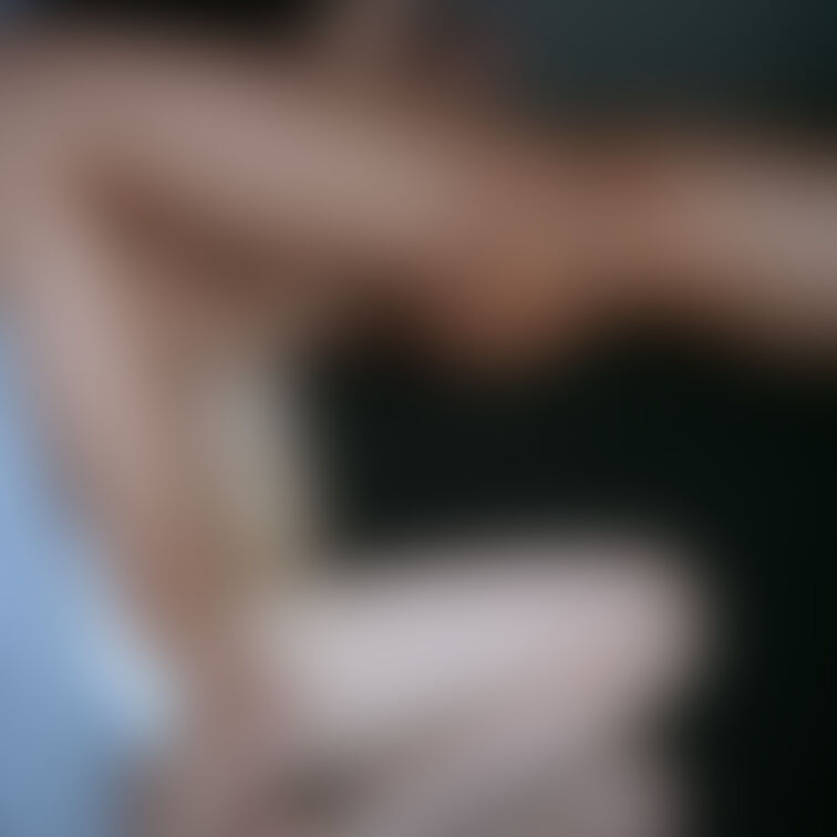 フェラチオ～おちんちん挿入。画像は5枚です。
ぺろぺろちろちろしてるゆうちゃんの口元がかわいい。挿入された直後の切ない