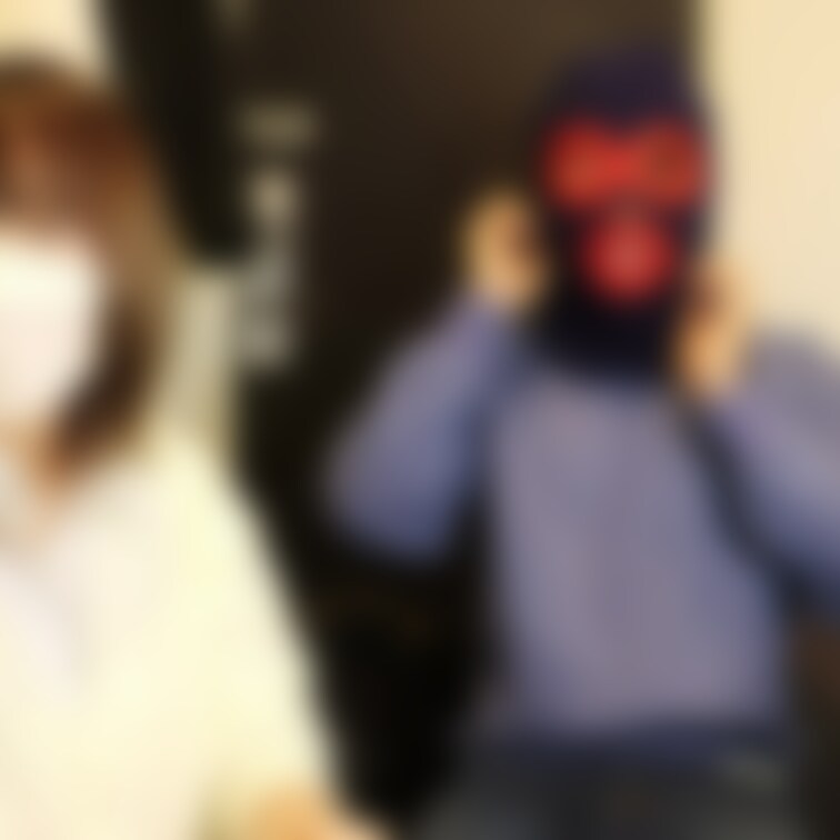 学生さんが街中で『アンケートに協力をお願いします』声をかけられ漫画喫茶まで着いて行ってしまうシリーズ。
前回の足フェチ