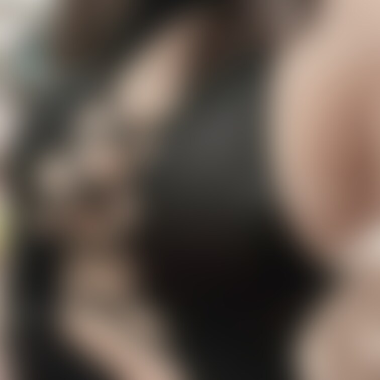 あみあみから見える谷間👀