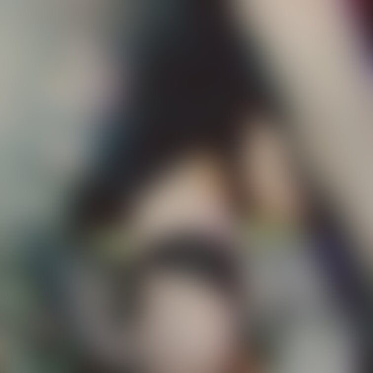 ねえ、たぶんお股の方に目がいっちゃうかもだけど、
これは心霊写真かもです、、💦

よーくみると、
顔が、、、！🫢