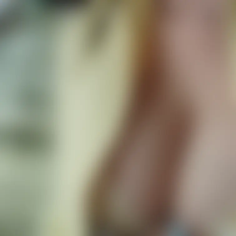 ♥️露出♥️ロープウェイ乗場でこっそり巨乳露出

平日なのに意外と人が多くて
見つからないかドキドキ