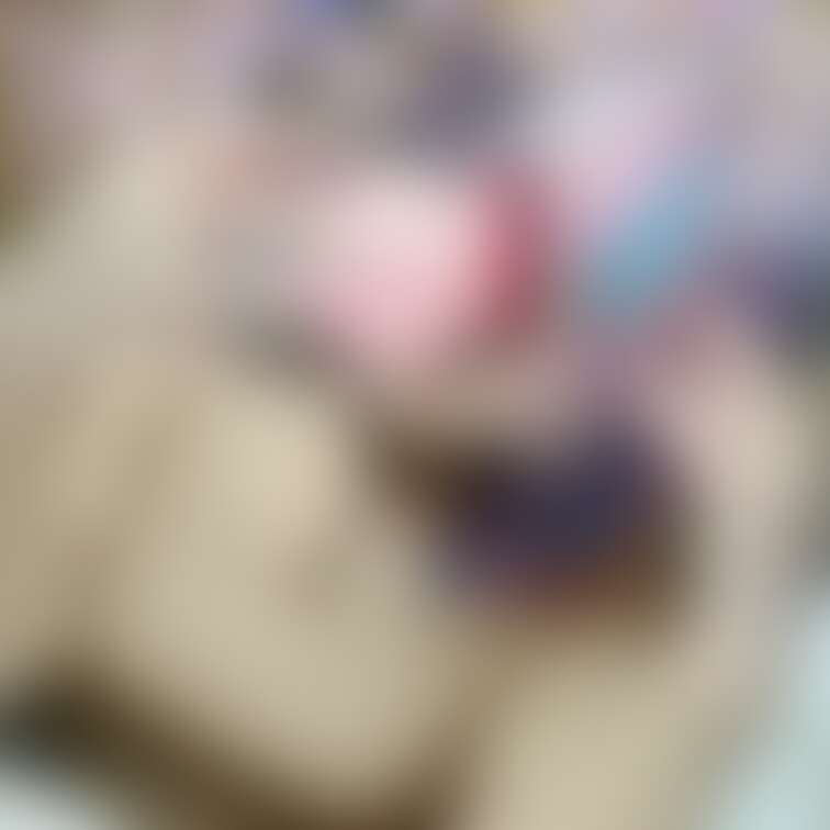 今日の格好❣️
最近セクシーな衣装にハマってます✧*｡

この黒いチョーカー、実は…下着なんです♡
服の下が見た