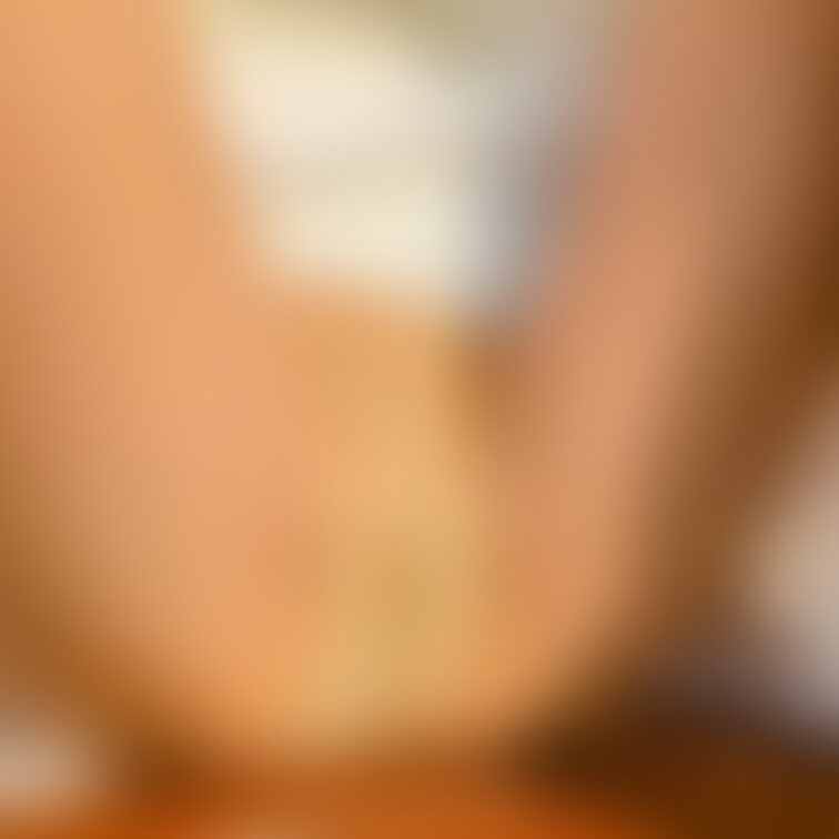 人妻パンチラ食べ歩き〜ランチ&スイーツブュッフェ編撮影で着用したパンティーとパンストセット販売します。