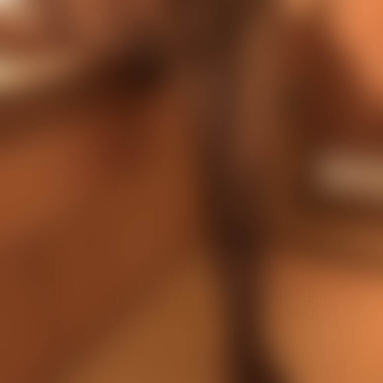 そんなぁ、、、
下から、、じろじろと、、、
脚を、、見てるのぉ、、、
それとも、、、