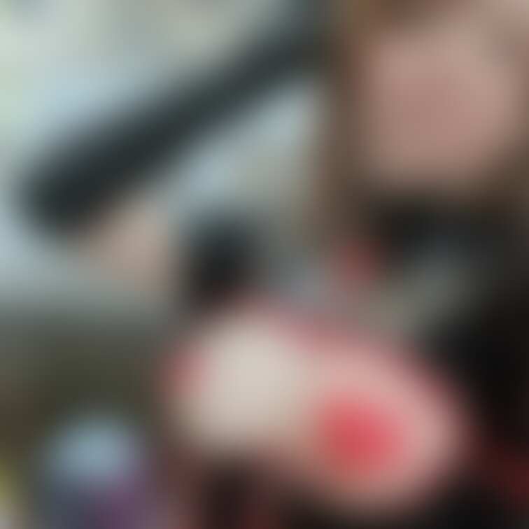 楽屋で悪魔コスプレにお着替え完了しました😈♡