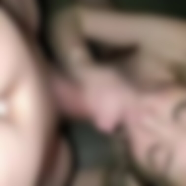 フェラ動画29秒
動くから顔にもモザイクかかっちゃう💦
あんまり音は出ない感じだけど、どうかな？されてみたい？