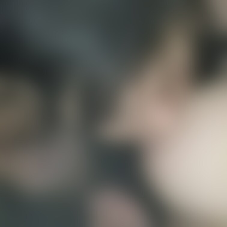 一度吸ってしまうと
止められなくなる乳首
若い男性は乳首から
離れられなくなりながら
肉棒をしごき続ける