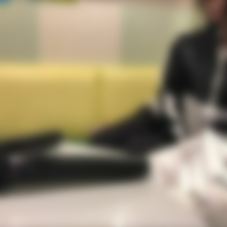 【ファン限定フル動画】🎁
Tind◯rで「最近シてないからSEXしませんか?」と彼氏いない歴2年の女◯大生に言われてカラオケで待ち合わせ後に従◯員バレないようにひそひそとフェラ、手マン、バックでお互いにびくんびくんイキまくりました。
