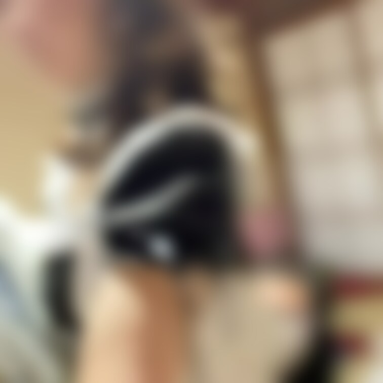 夫婦で立ちながらハグしているところにエッチな単独さんの手がお触りの続きです。
#寝取り
#寝取られ
#NTR
#