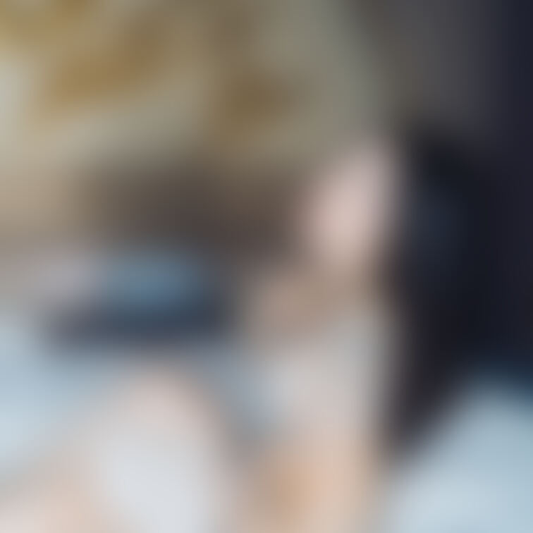 また来月、同じ日に同じ時間でこのホテルで待ってるよ