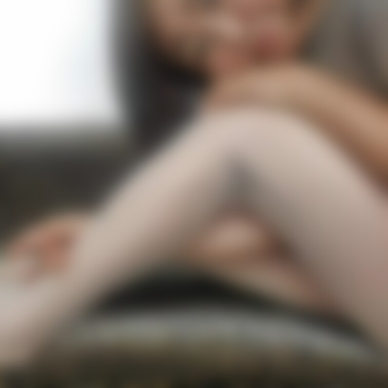 股間と足裏
白のパンスト越しって
なんとも
新鮮✨

こんな時のパンストは
邪魔物ではなく
丁度いいもの😂