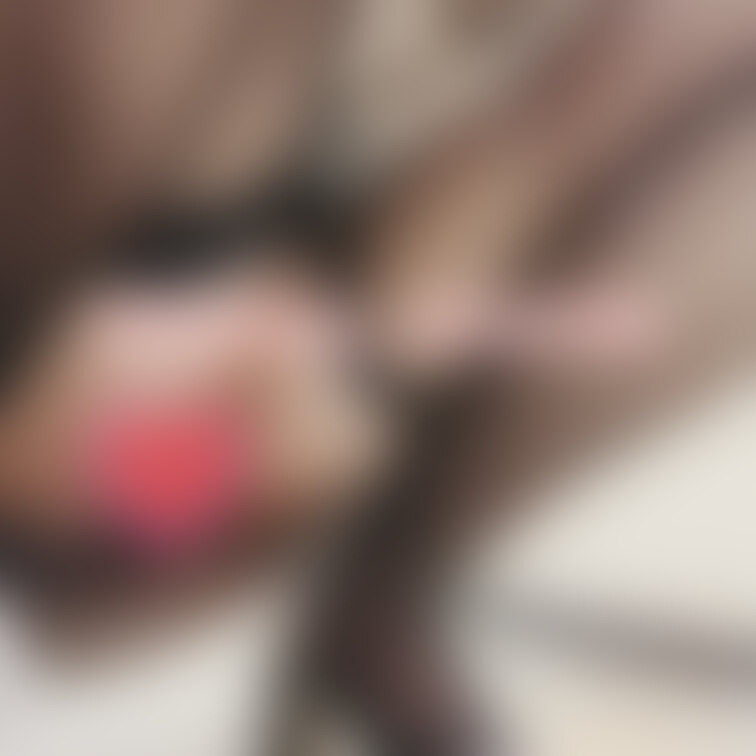 載せ直しです( ´•ω•｀)
ドンキの○○○前でのしゃがみ写真ですが、背景が上手く撮れませんでした(/ω＼*)