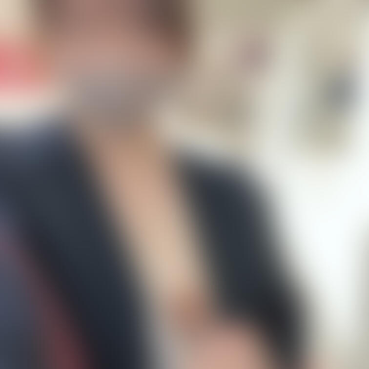 こんな所でおっぱいチャレンジ♡
反対側のエスカレーターに人が居なくてセーフでした😅
そして駐車場の屋上で存分に露出自