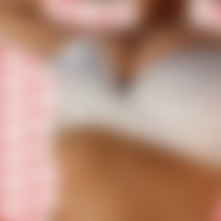 押し込まれたぽっち👙💓ぎゅうぎゅうで、ちょっとずつ出てきちゃう🤫💓