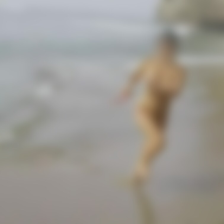 【ビーチ編】※※
久々の海に朝から大騒ぎです🎶
素敵な全裸男性お二人に声をかけてもらったのでオッパイをモミモミされな