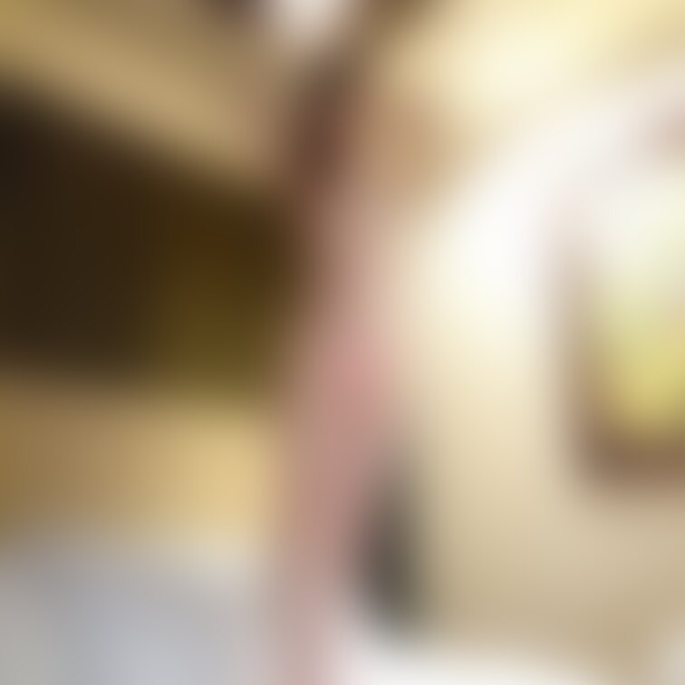 妻クリンです❤️
チクビが紐に当たって勃っちゃいました💕
無理プランはお顔に強めにブラーが掛かっています😞