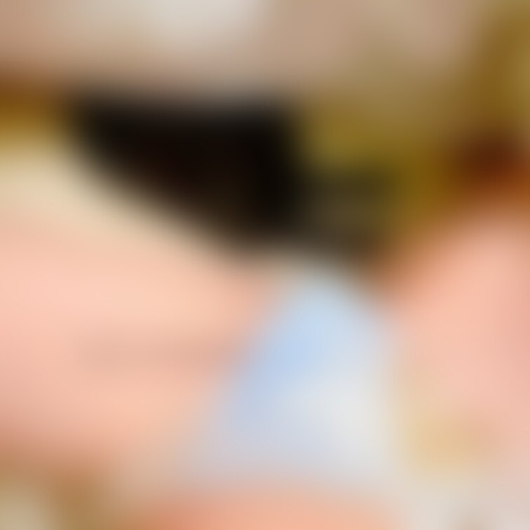 おはよー💞
猫タンポの季節になりました🐈‍⬛
寝てる時に容赦なく爪立てられるので傷だらけですが暖かいです😂


