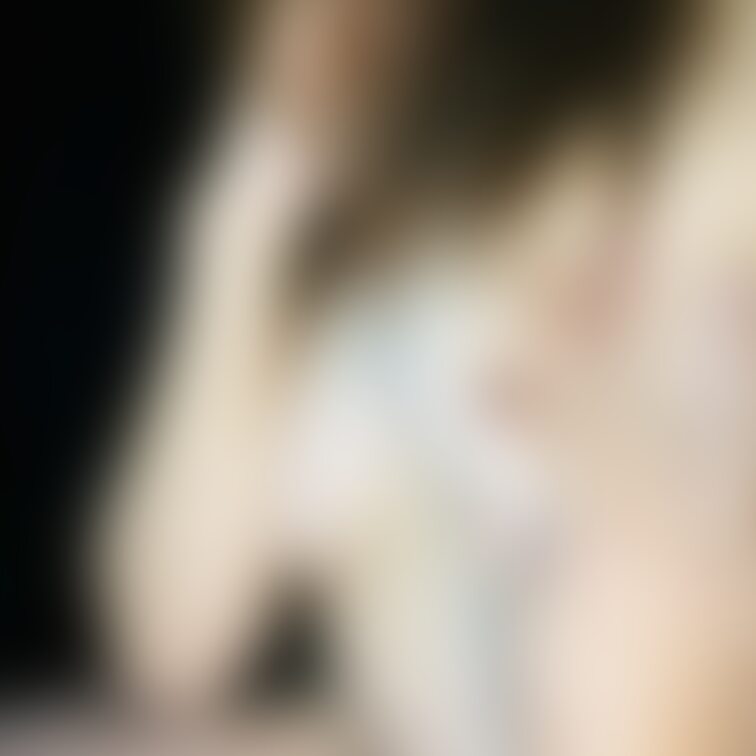 乳首がこっちを見つめてるみたいにみえるよね