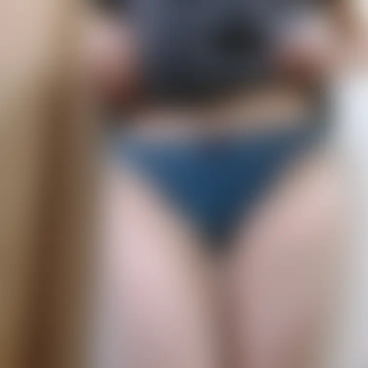 ぽぽぽの今日のパンツです🥰🥰 
 今日はエメラルドグリーン色のパンツです🥰🥰 
 クロッチ汚れはプラン加入で見れます