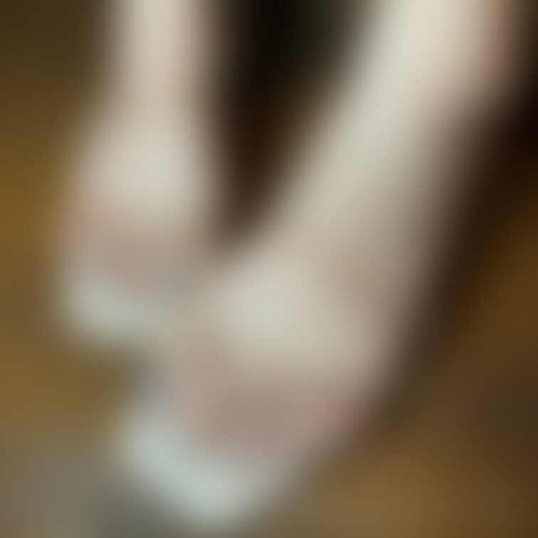 クリアサンダルつま先写真5枚です！足の指や指の間が好きとか、つま先全体のフェチの人は、舌を割り込ませて舐めたくて、涎が出