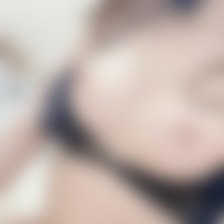 乳首と乳輪まる見えだよ🫣ぺろーんしちゃいました👶🏻