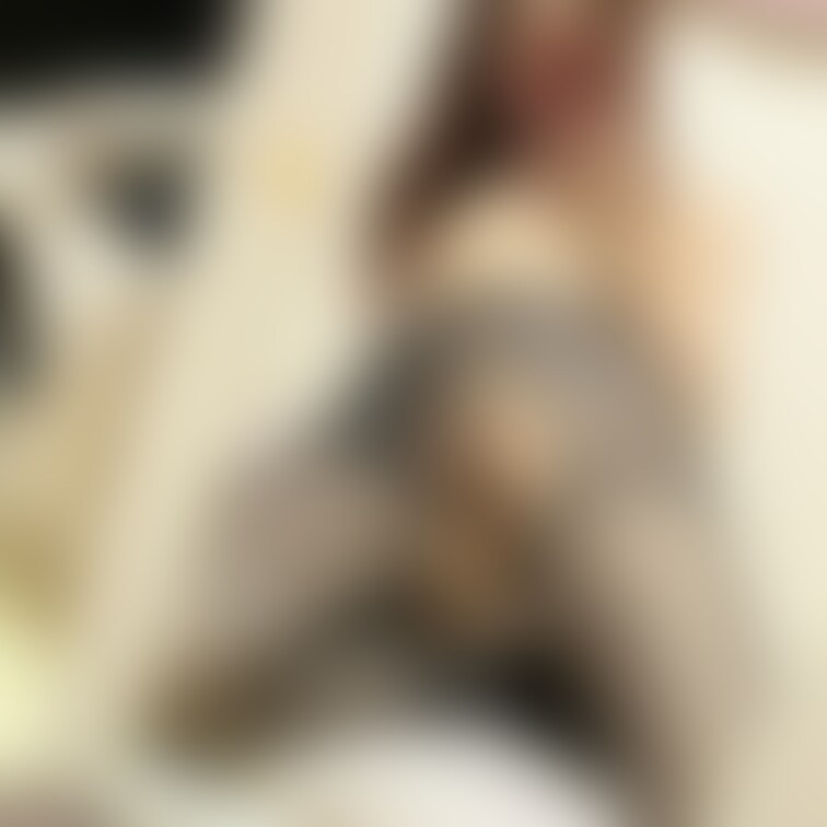 ノーパンで外出すると興奮しちゃっていやらしい汁が太ももまで垂れてくるのがわかります