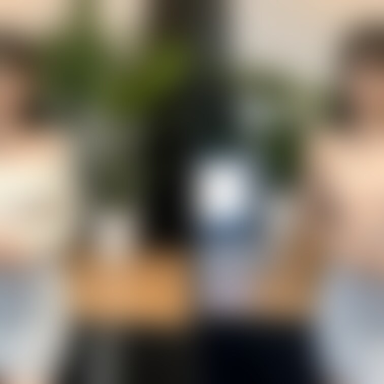 着衣と脱衣を並べた画像です。画像№395