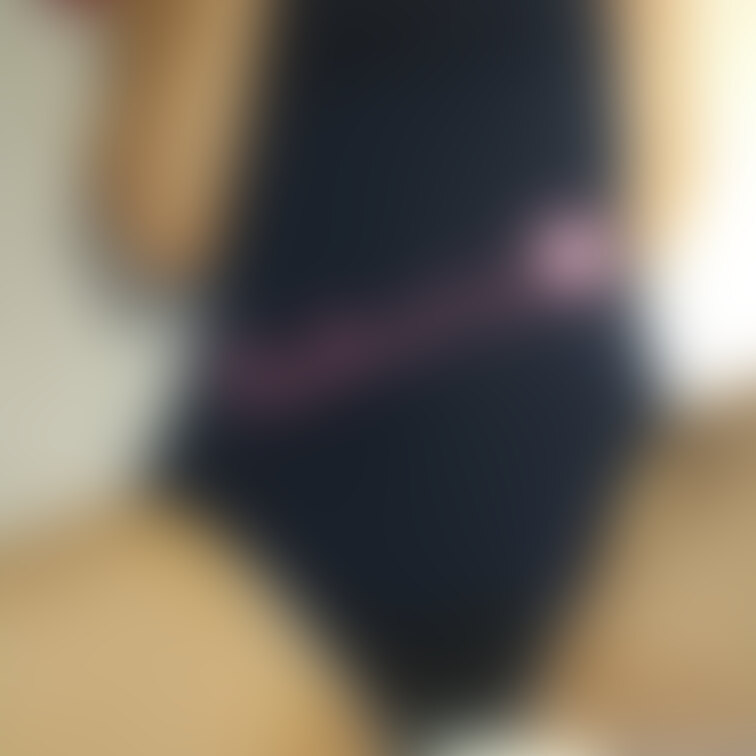 水着が小さくておっぱい出ちゃうんです💦💦