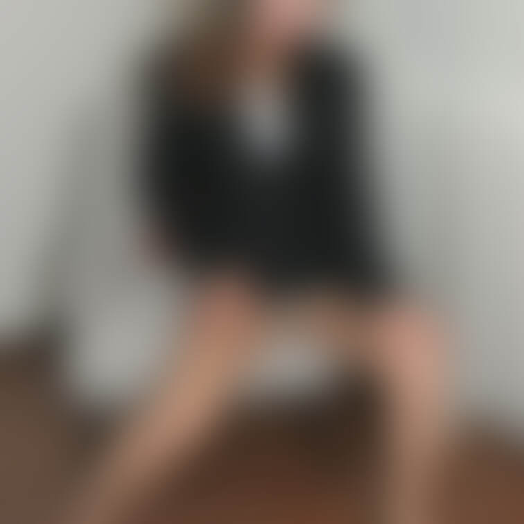 パンスト越しに見えちゃうね・・・
------------------------------------------
