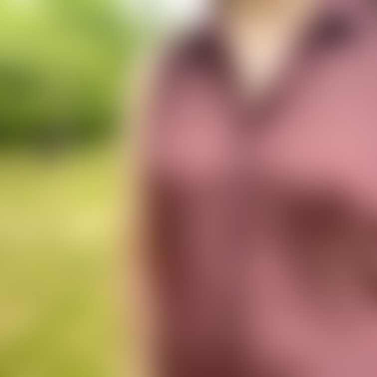 昼間の公園でお散歩
いろんな人にジロジロ見られてる気がする？