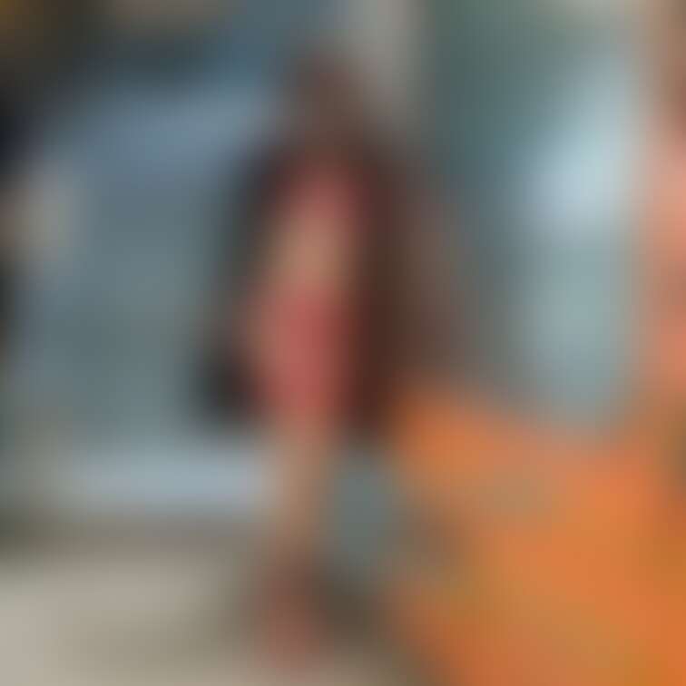 道路脇のアダルト自販機って減りましたよね😭
中にこんなエロい熟女が居たらどうしますか？