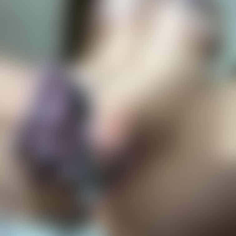 脱いだ濡れたパンティ見せつけながら後のアソコ自撮り💗💗