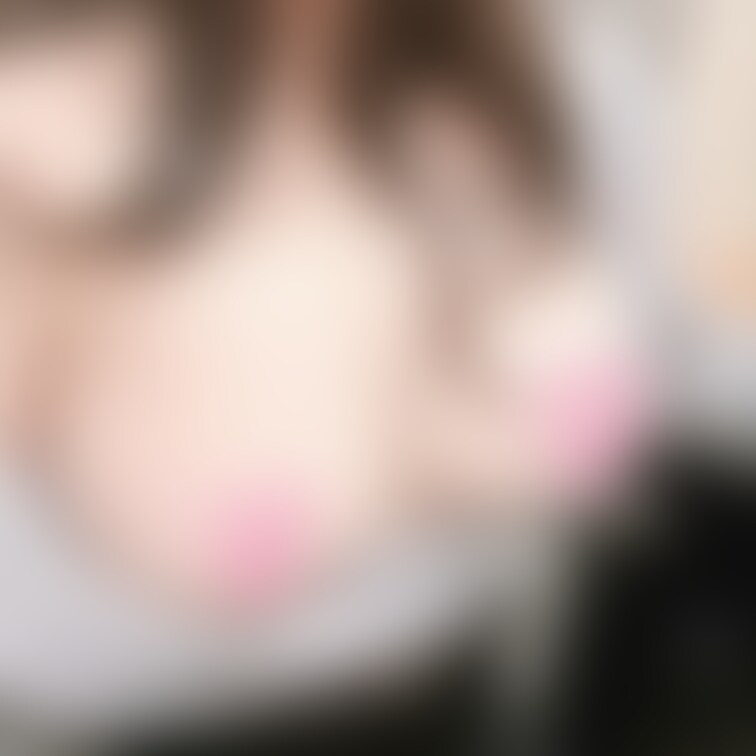 オフィスで仕事中...一瞬誰もいなくなったのでおっぱいだけ2つ写してみました...
いいねとコメントくれると嬉しいです