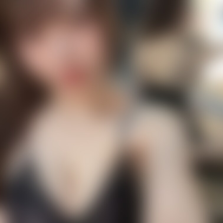 ルームで撮影した写真だけど会社には内緒🤭
ちょっとブレちゃったかな?
部屋でお店バレちゃうかも💦
分かっても内